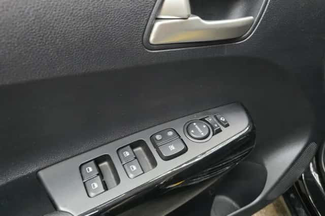 Kia Picanto (2024) thumbnail 4