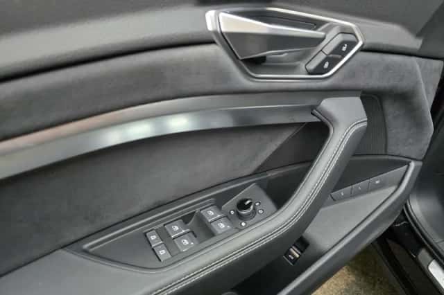 Audi e-tron (2022) thumbnail 4