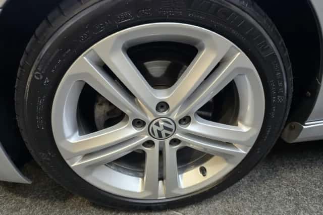 Volkswagen Golf (2011) thumbnail 2