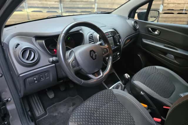 Renault Captur (2017) thumbnail 3