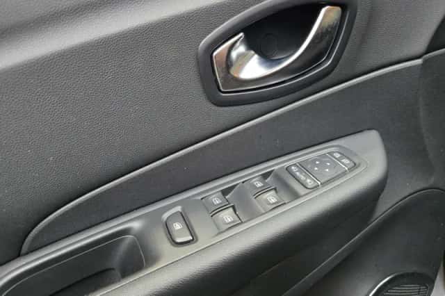 Renault Captur (2017) thumbnail 4