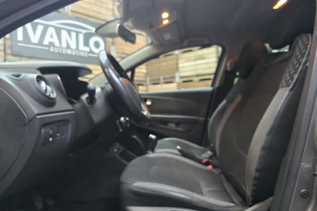 Renault Captur (2017) thumbnail 5