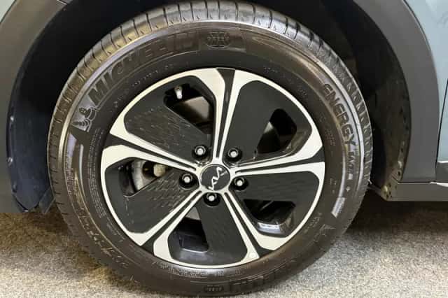 Kia XCeed (2023) thumbnail 2