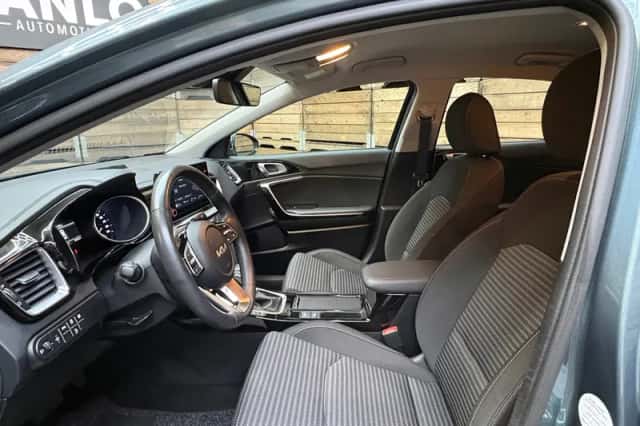 Kia XCeed (2023) thumbnail 3