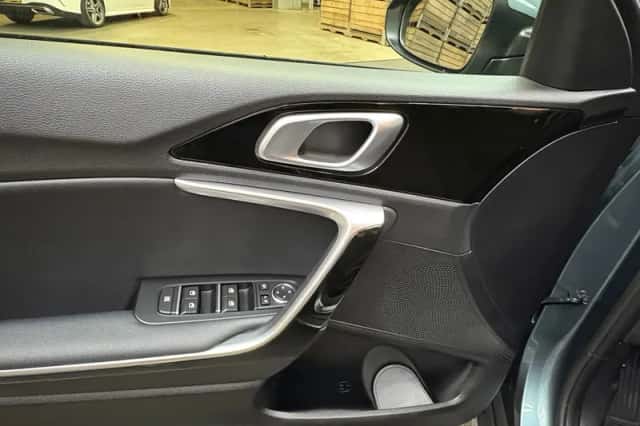 Kia XCeed (2023) thumbnail 4
