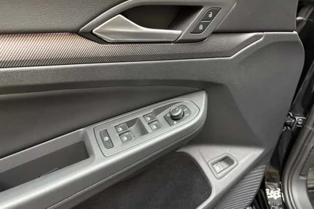 Volkswagen Golf (2025) thumbnail 5