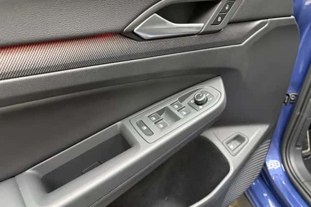Volkswagen Golf (2025) thumbnail 6