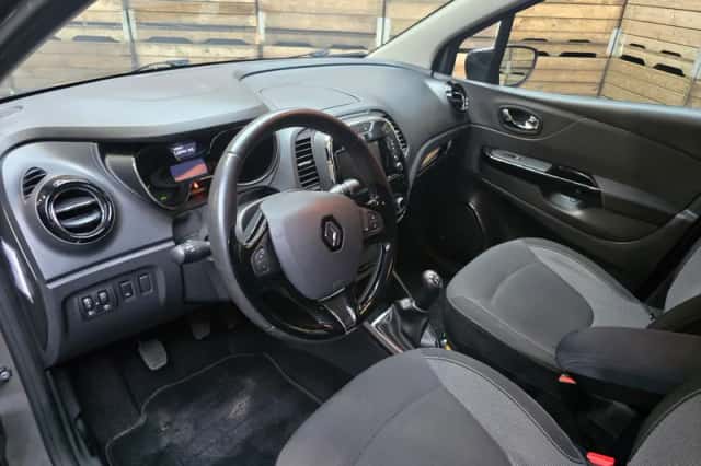Renault Captur (2016) thumbnail 3