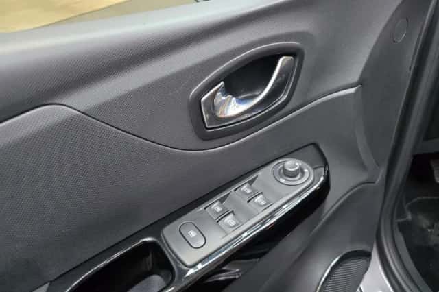 Renault Captur (2016) thumbnail 4