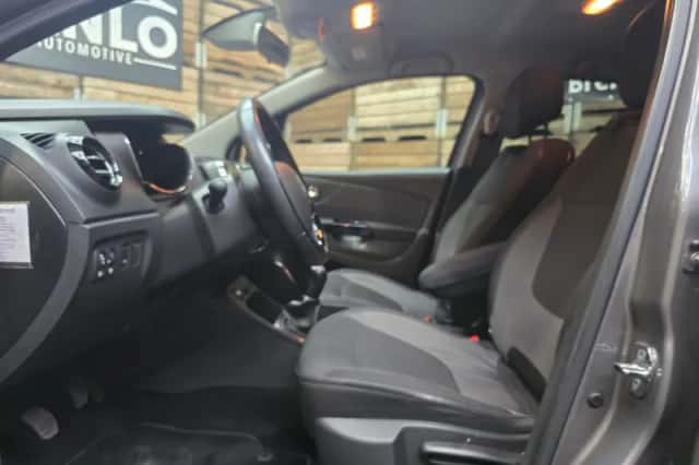 Renault Captur (2016) thumbnail 5