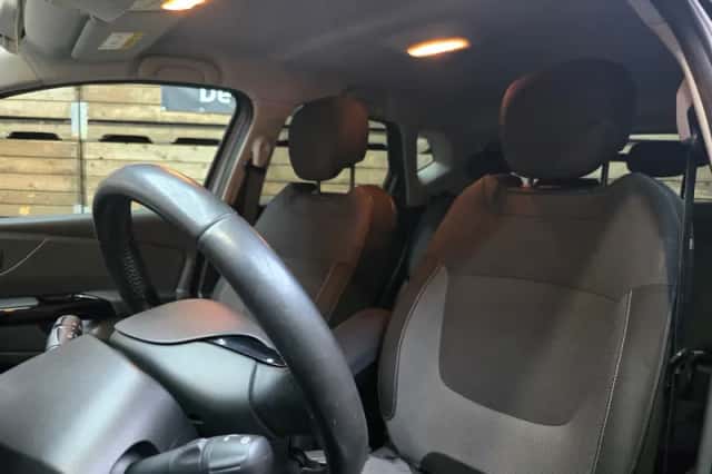 Renault Captur (2016) thumbnail 6