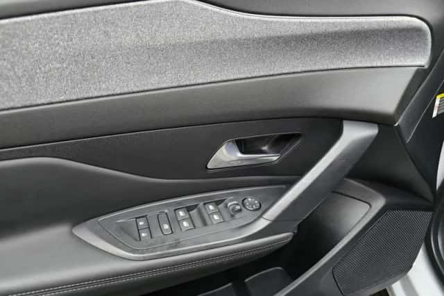 Peugeot 408 (2025) thumbnail 4