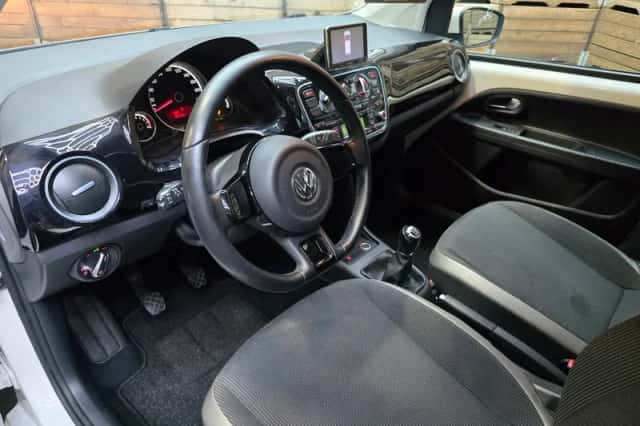Volkswagen Up! (2013) thumbnail 3