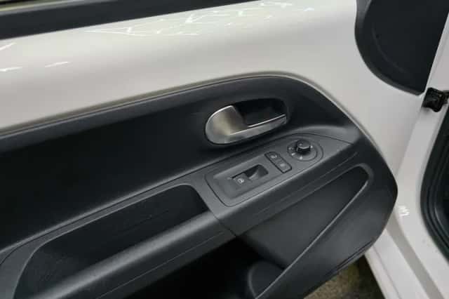 Volkswagen Up! (2013) thumbnail 4