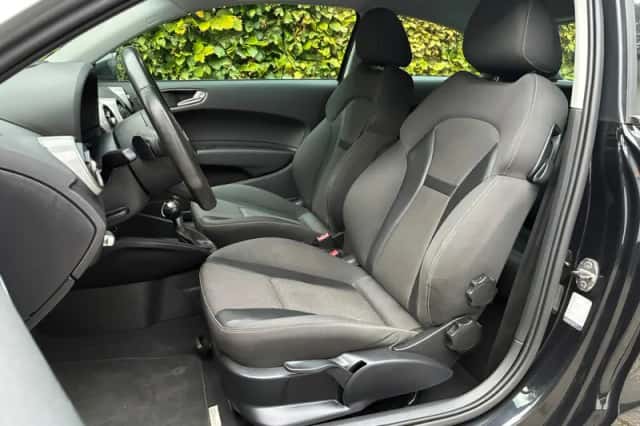 Audi A1 (2011) thumbnail 3