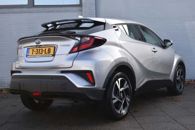 Toyota C-HR (2023) thumbnail 5