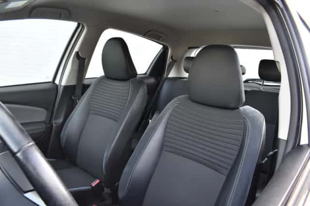 Toyota Yaris (2015) thumbnail 3