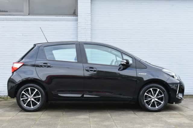 Toyota Yaris (2020) thumbnail 5