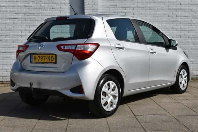 Toyota Yaris (2020) thumbnail 5