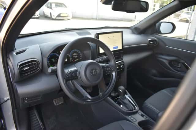 Toyota Yaris Cross (2025) thumbnail 4