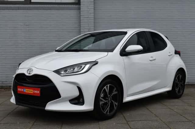 Toyota Yaris (2025) thumbnail 1