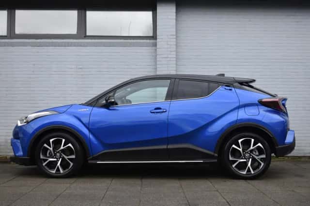 Toyota C-HR (2018) thumbnail 3