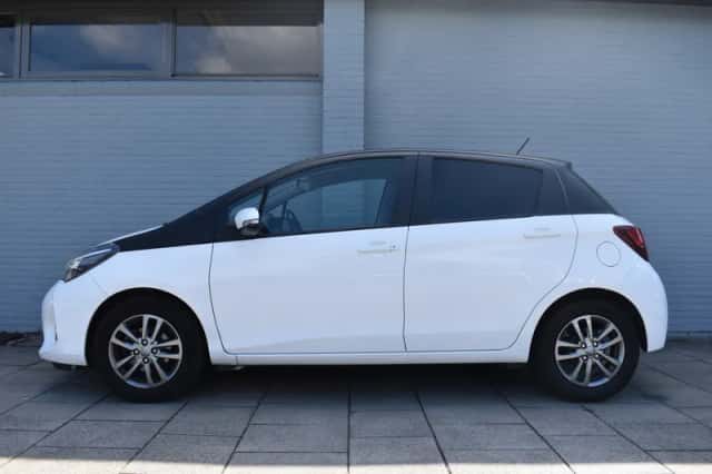 Toyota Yaris (2016) thumbnail 4