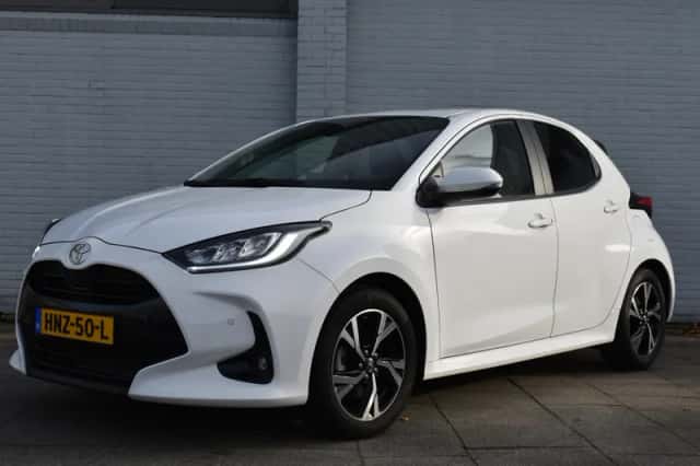 Toyota Yaris (2024) thumbnail 1