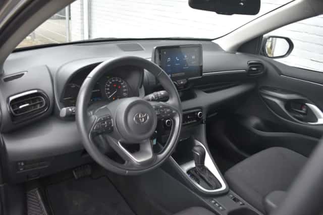 Toyota Yaris (2025) thumbnail 2