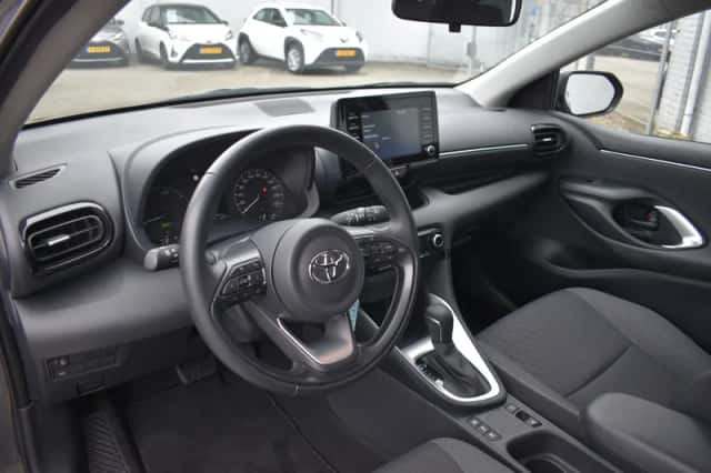 Toyota Yaris (2021) thumbnail 2