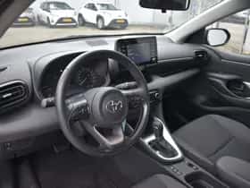 Toyota Yaris (2021) thumbnail 2