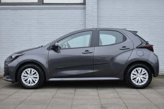 Toyota Yaris (2021) thumbnail 5