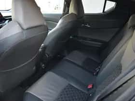 Toyota C-HR (2023) thumbnail 11