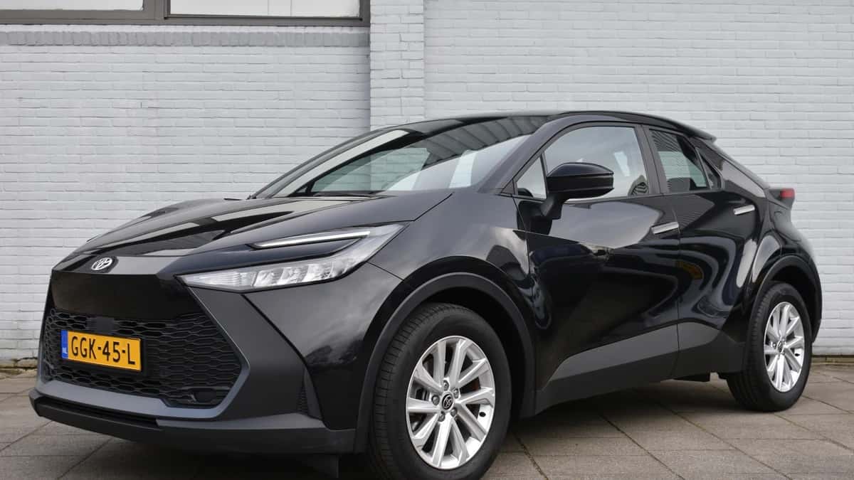 Toyota C-HR (2024) — foto 1