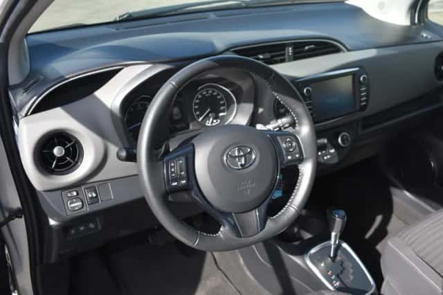 Toyota Yaris (2020) thumbnail 2
