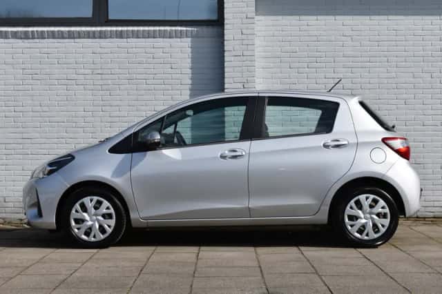 Toyota Yaris (2020) thumbnail 3