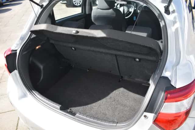 Toyota Yaris (2020) thumbnail 4