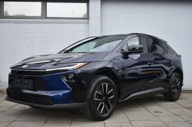 Toyota bZ4X (2025) thumbnail 1