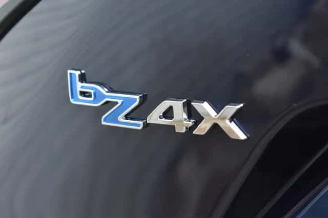 Toyota bZ4X (2025) thumbnail 6
