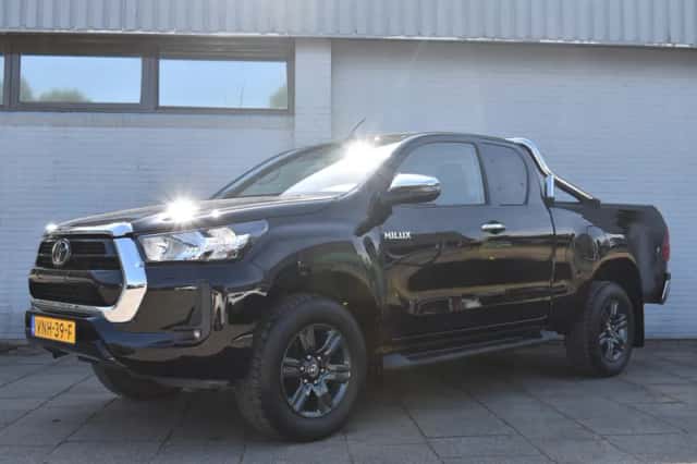 Toyota Hilux (2021) thumbnail 1