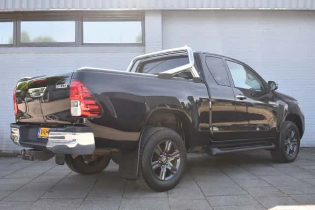Toyota Hilux (2021) thumbnail 5