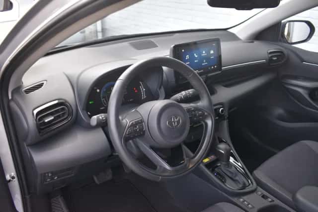 Toyota Yaris (2025) thumbnail 4