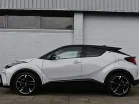 Toyota C-HR (2023) thumbnail 3