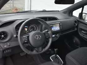 Toyota Yaris (2017) thumbnail 4