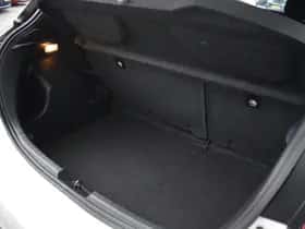 Toyota Yaris (2017) thumbnail 9