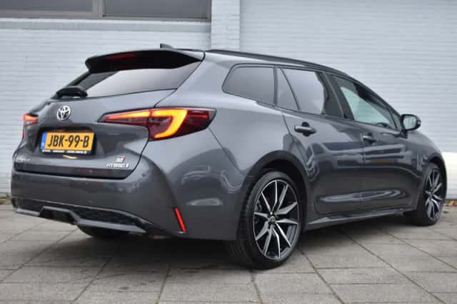 Toyota Corolla (2024) thumbnail 3