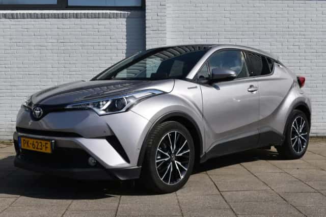 Toyota C-HR (2017) thumbnail 1