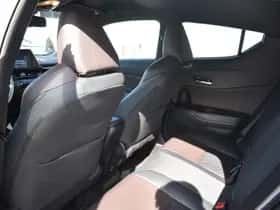 Toyota C-HR (2017) thumbnail 15