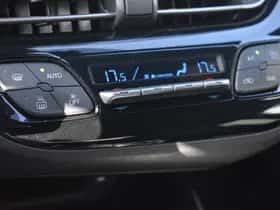Toyota C-HR (2017) thumbnail 18