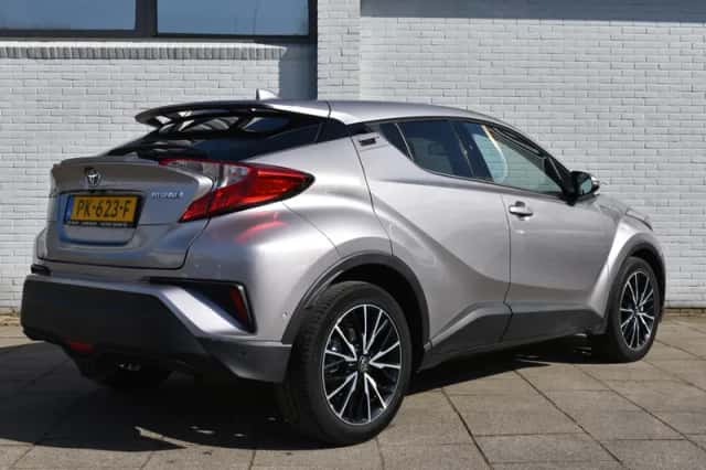 Toyota C-HR (2017) thumbnail 5